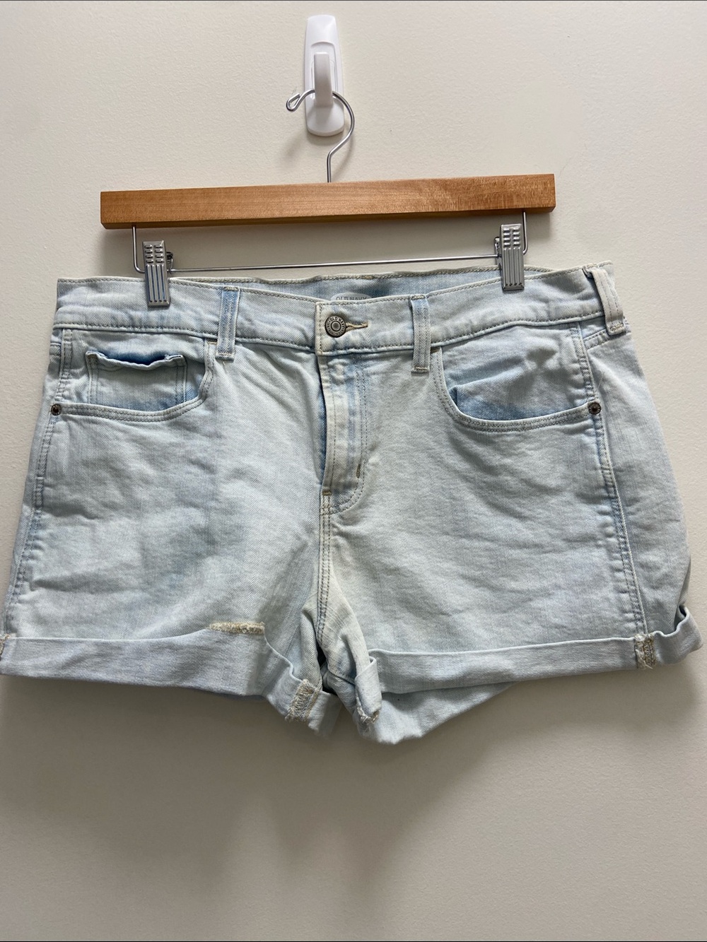 Old Navy Light Blue Denim Rolled Cuffed  Booty Jean Shorts 3741